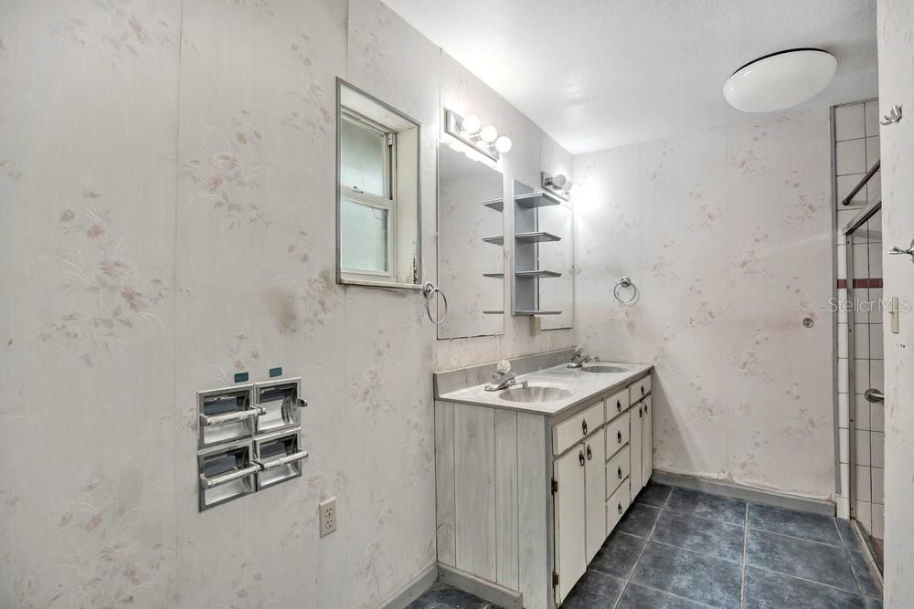 На продажу: $350,000 (3 спален, 2 ванн, 1800 Квадратных фут)