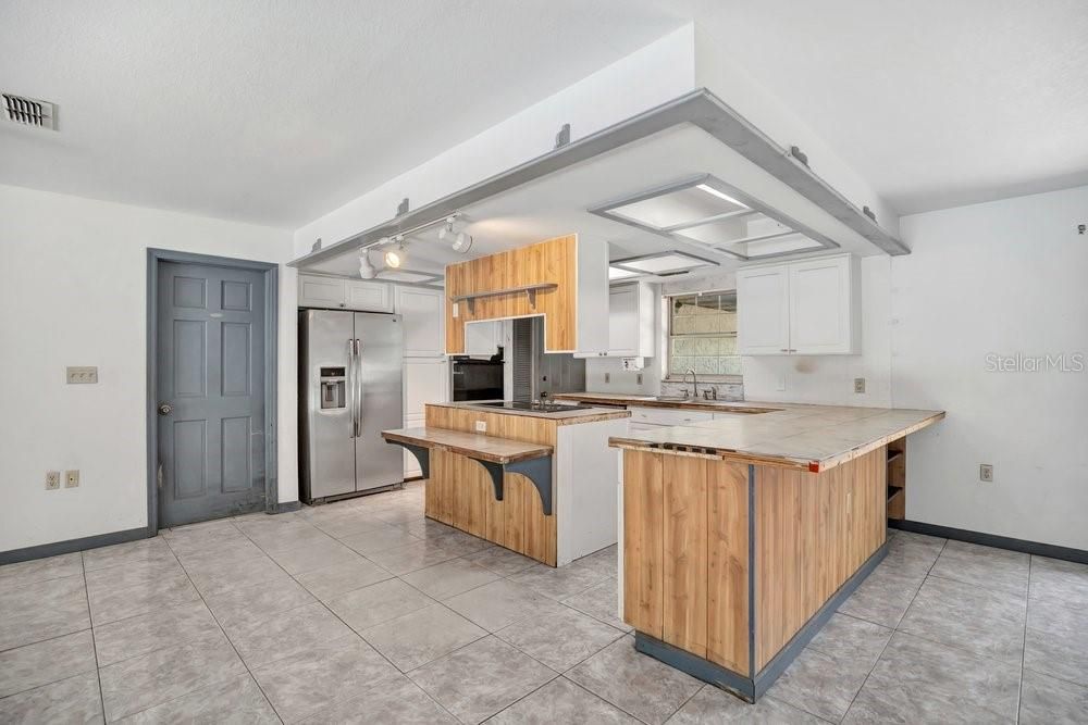 На продажу: $350,000 (3 спален, 2 ванн, 1800 Квадратных фут)