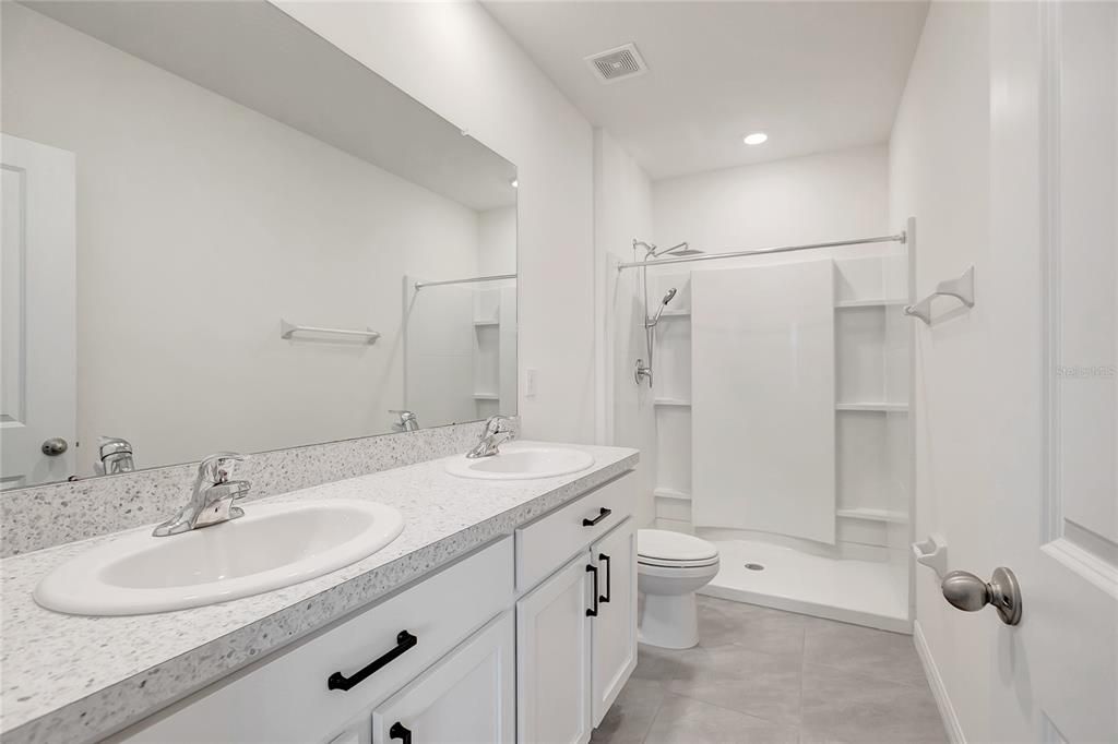For Sale: $265,000 (3 beds, 2 baths, 1673 Square Feet)