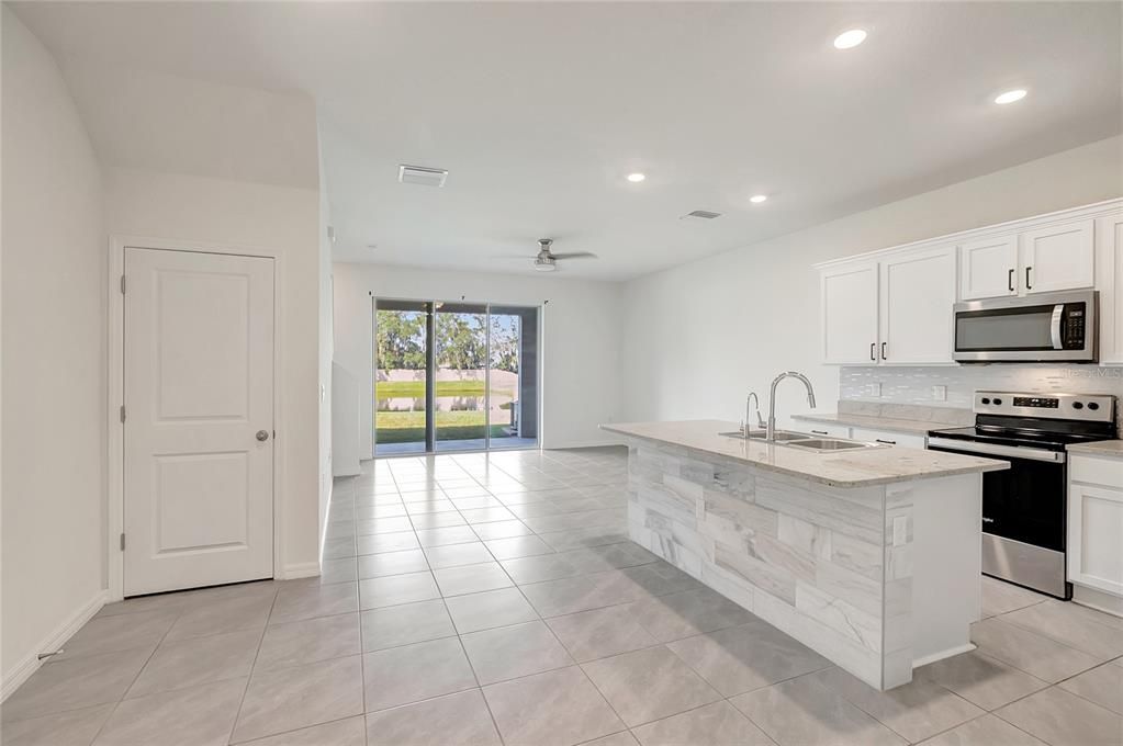 For Sale: $265,000 (3 beds, 2 baths, 1673 Square Feet)