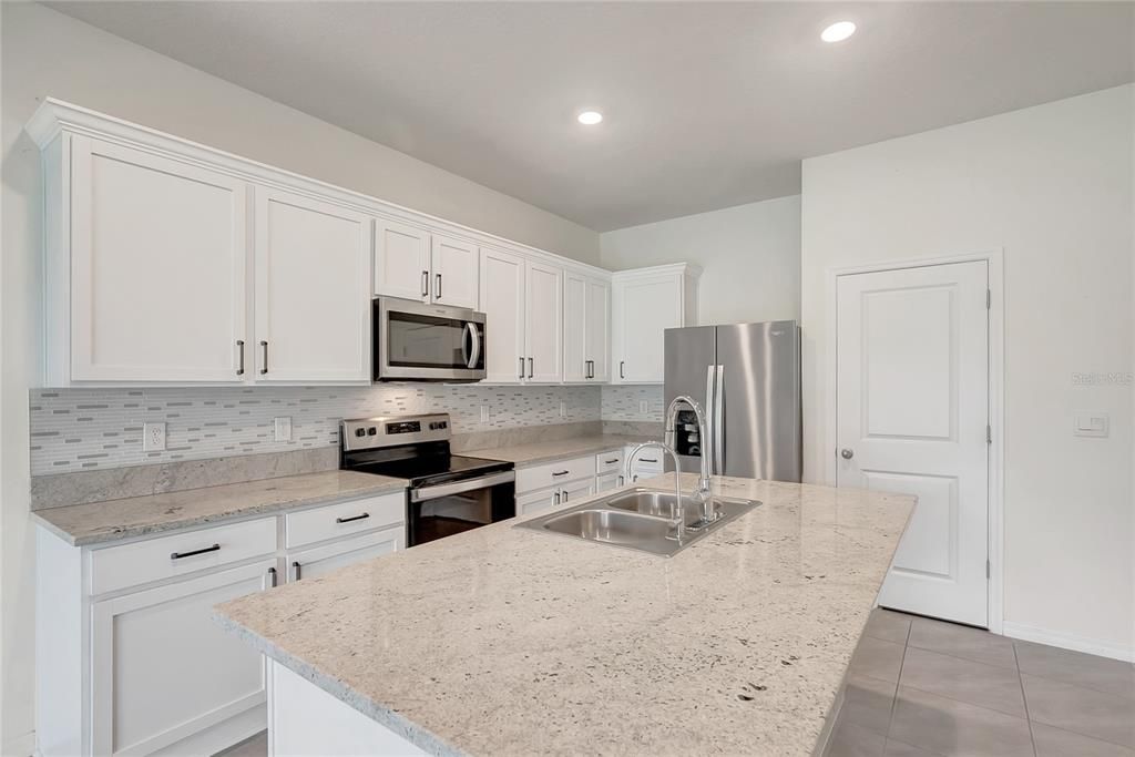 For Sale: $265,000 (3 beds, 2 baths, 1673 Square Feet)