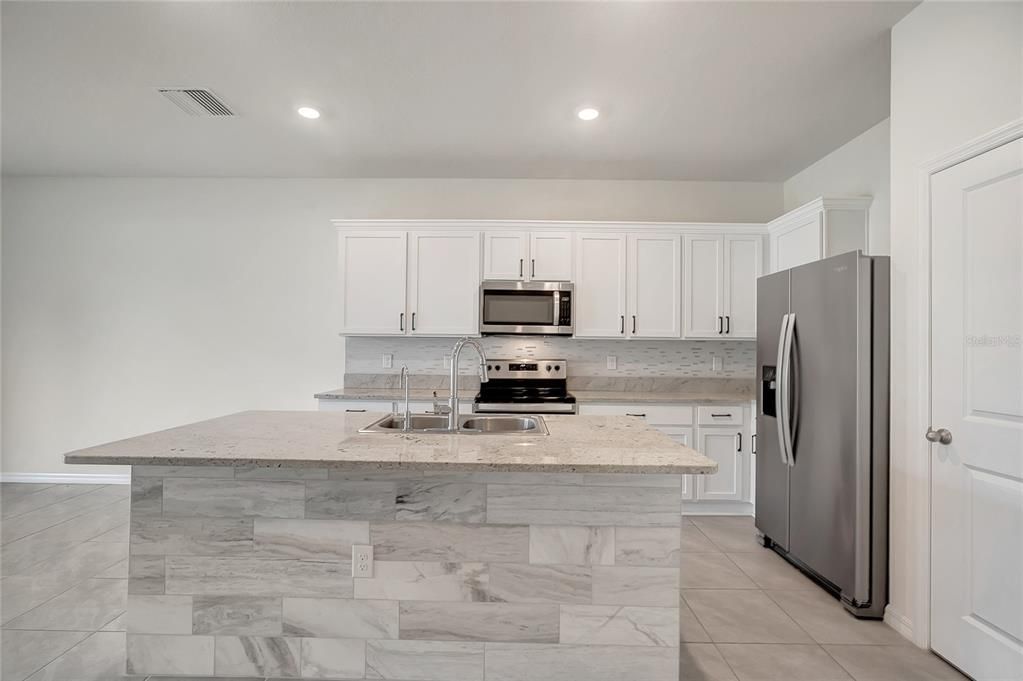 For Sale: $265,000 (3 beds, 2 baths, 1673 Square Feet)