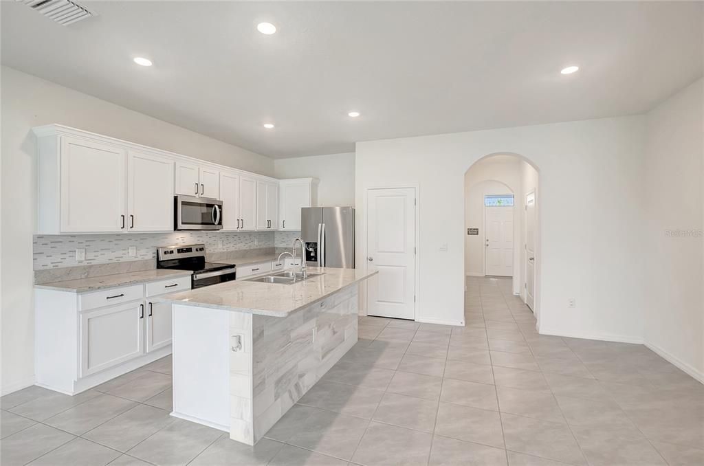 For Sale: $265,000 (3 beds, 2 baths, 1673 Square Feet)