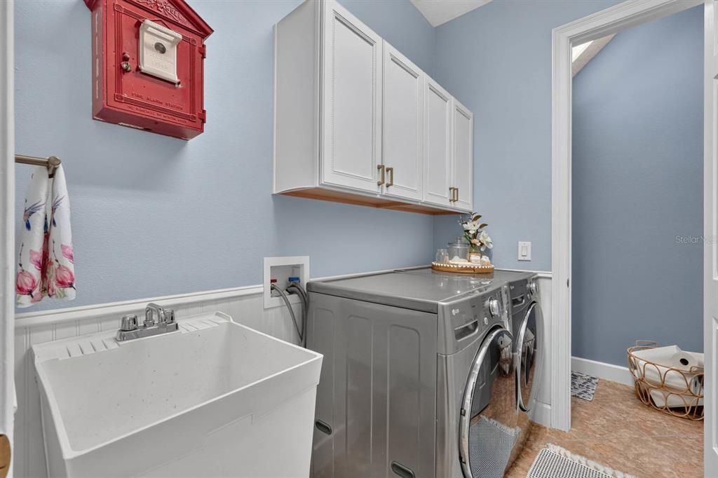 For Sale: $1,100,000 (4 beds, 4 baths, 3887 Square Feet)
