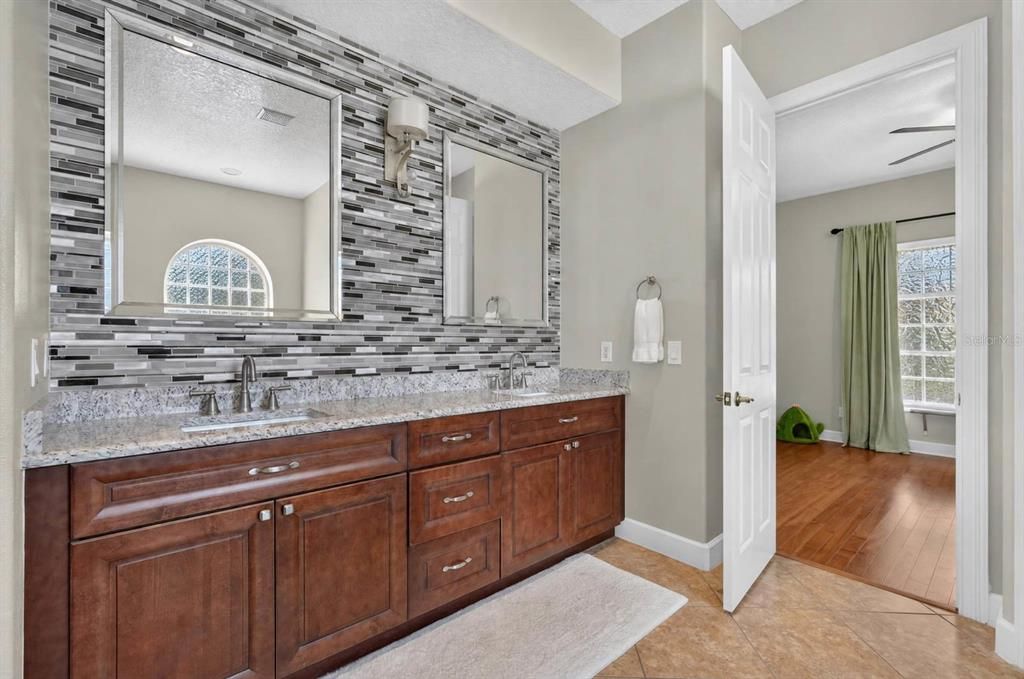 For Sale: $1,100,000 (4 beds, 4 baths, 3887 Square Feet)