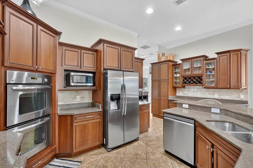 For Sale: $1,100,000 (4 beds, 4 baths, 3887 Square Feet)