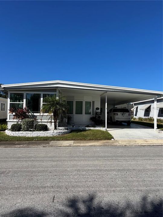 For Sale: $249,000 (2 beds, 2 baths, 1081 Square Feet)
