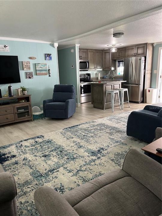 For Sale: $249,000 (2 beds, 2 baths, 1081 Square Feet)