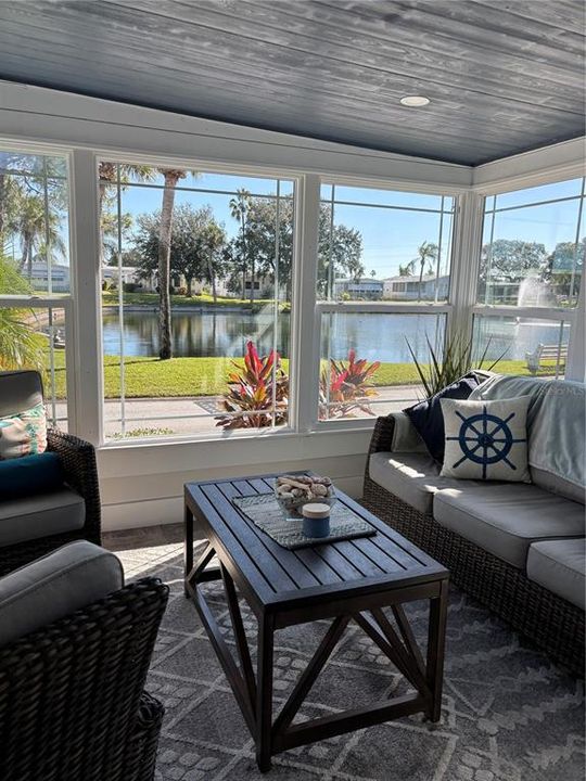 For Sale: $249,000 (2 beds, 2 baths, 1081 Square Feet)