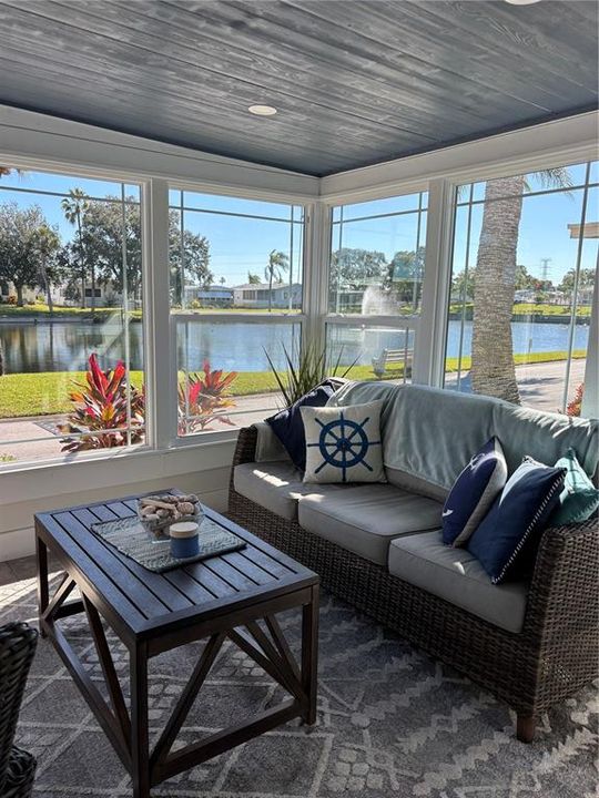 For Sale: $249,000 (2 beds, 2 baths, 1081 Square Feet)