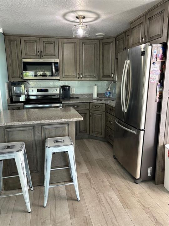 For Sale: $249,000 (2 beds, 2 baths, 1081 Square Feet)