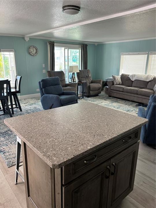 For Sale: $249,000 (2 beds, 2 baths, 1081 Square Feet)