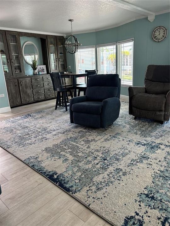 For Sale: $249,000 (2 beds, 2 baths, 1081 Square Feet)