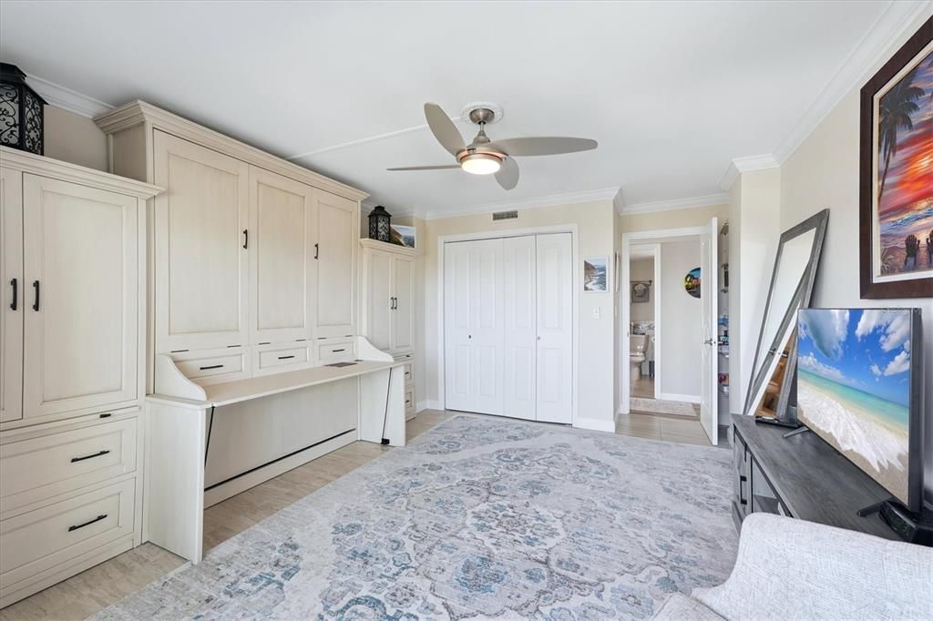 For Sale: $1,075,000 (2 beds, 2 baths, 1275 Square Feet)