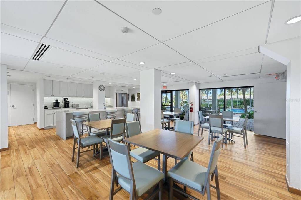 For Sale: $1,075,000 (2 beds, 2 baths, 1275 Square Feet)