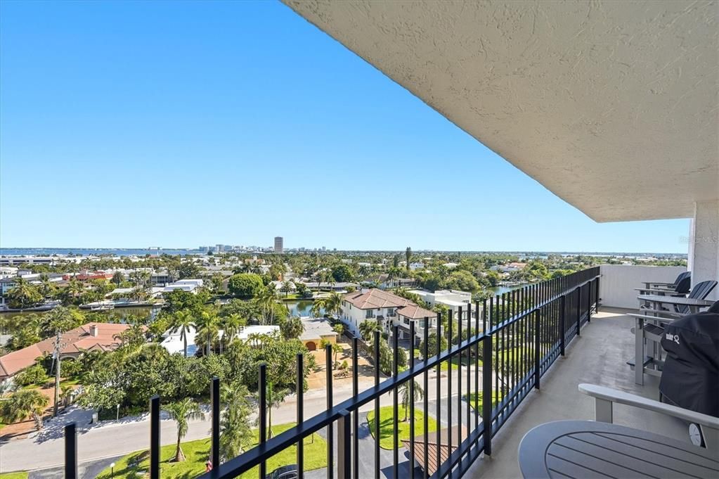 For Sale: $1,075,000 (2 beds, 2 baths, 1275 Square Feet)
