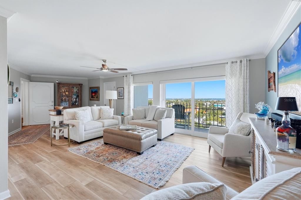 For Sale: $1,075,000 (2 beds, 2 baths, 1275 Square Feet)