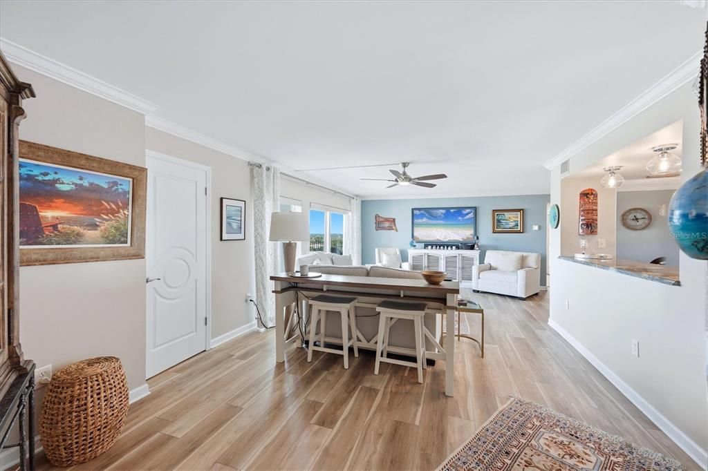 For Sale: $1,075,000 (2 beds, 2 baths, 1275 Square Feet)