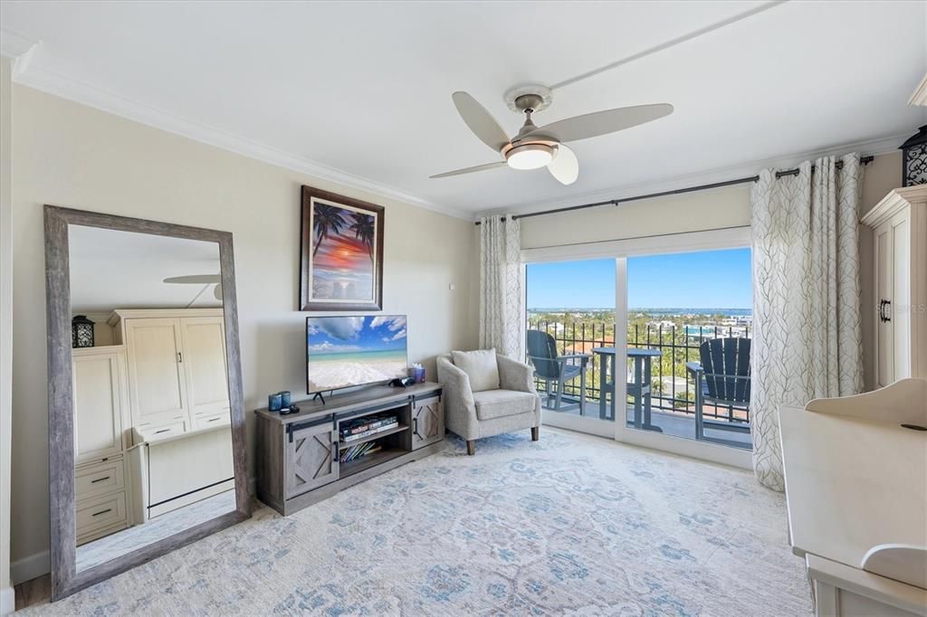 For Sale: $1,075,000 (2 beds, 2 baths, 1275 Square Feet)