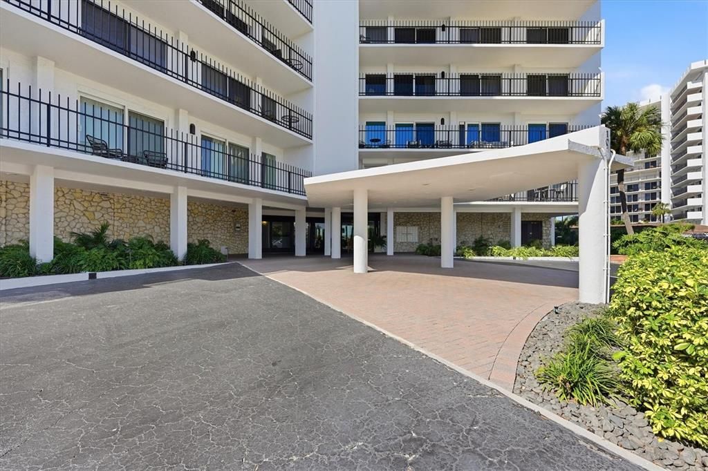 For Sale: $1,075,000 (2 beds, 2 baths, 1275 Square Feet)