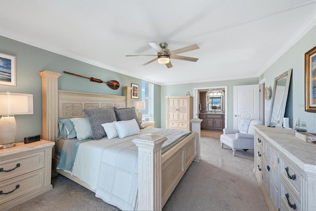 For Sale: $1,075,000 (2 beds, 2 baths, 1275 Square Feet)