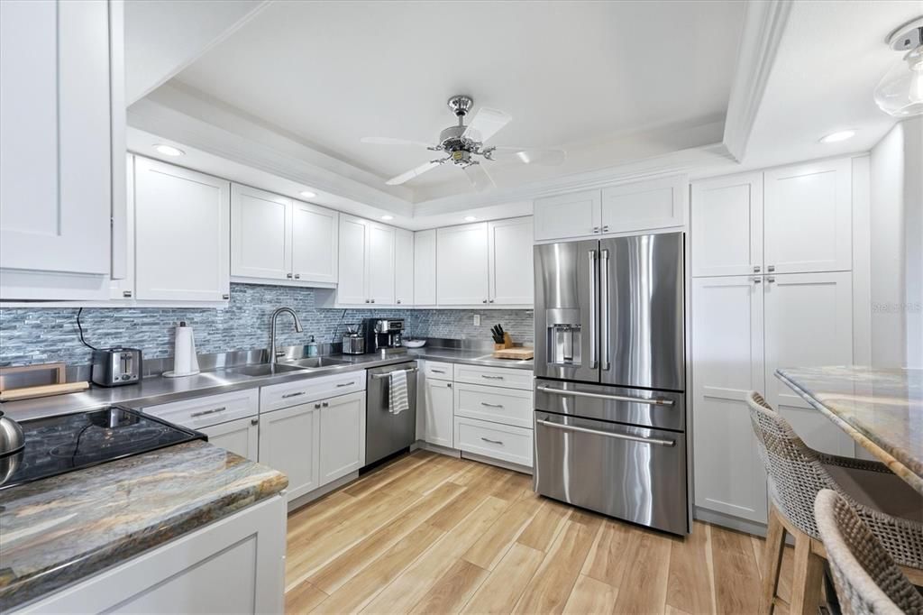 For Sale: $1,075,000 (2 beds, 2 baths, 1275 Square Feet)