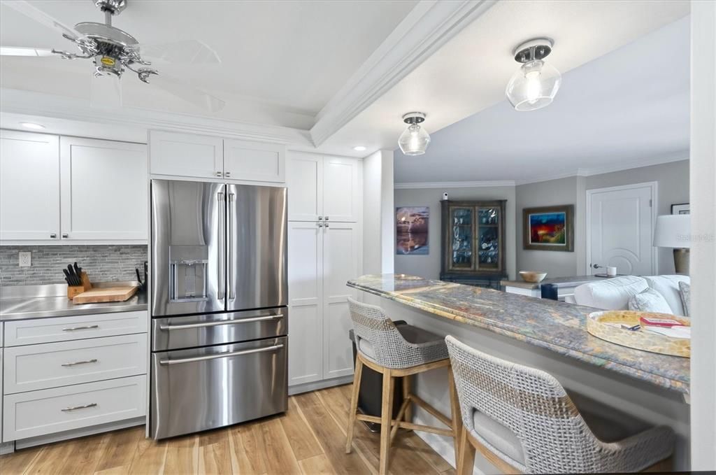For Sale: $1,075,000 (2 beds, 2 baths, 1275 Square Feet)