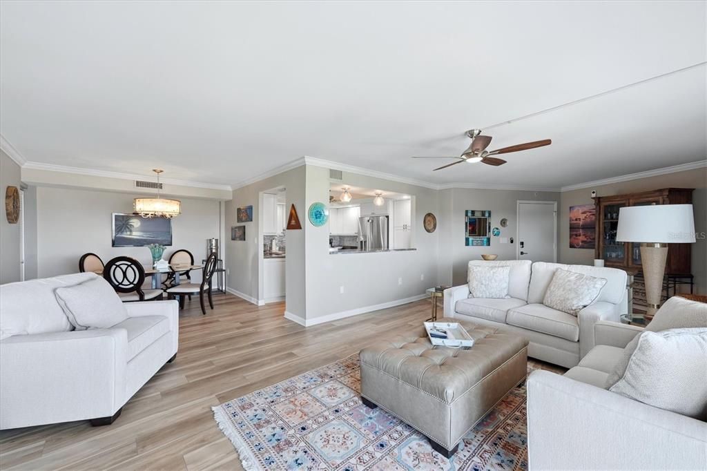 For Sale: $1,075,000 (2 beds, 2 baths, 1275 Square Feet)