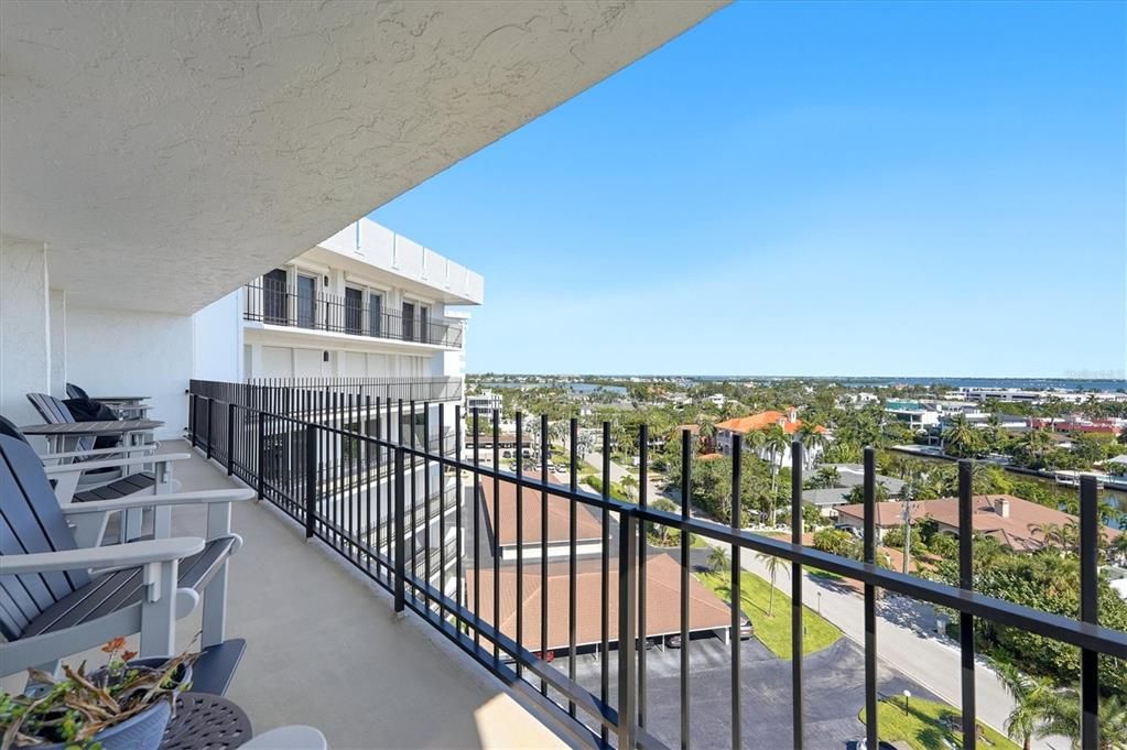 For Sale: $1,075,000 (2 beds, 2 baths, 1275 Square Feet)