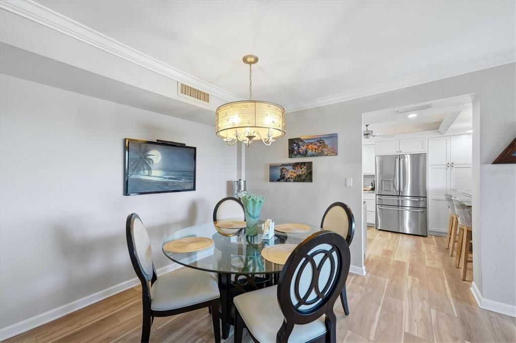 For Sale: $1,075,000 (2 beds, 2 baths, 1275 Square Feet)