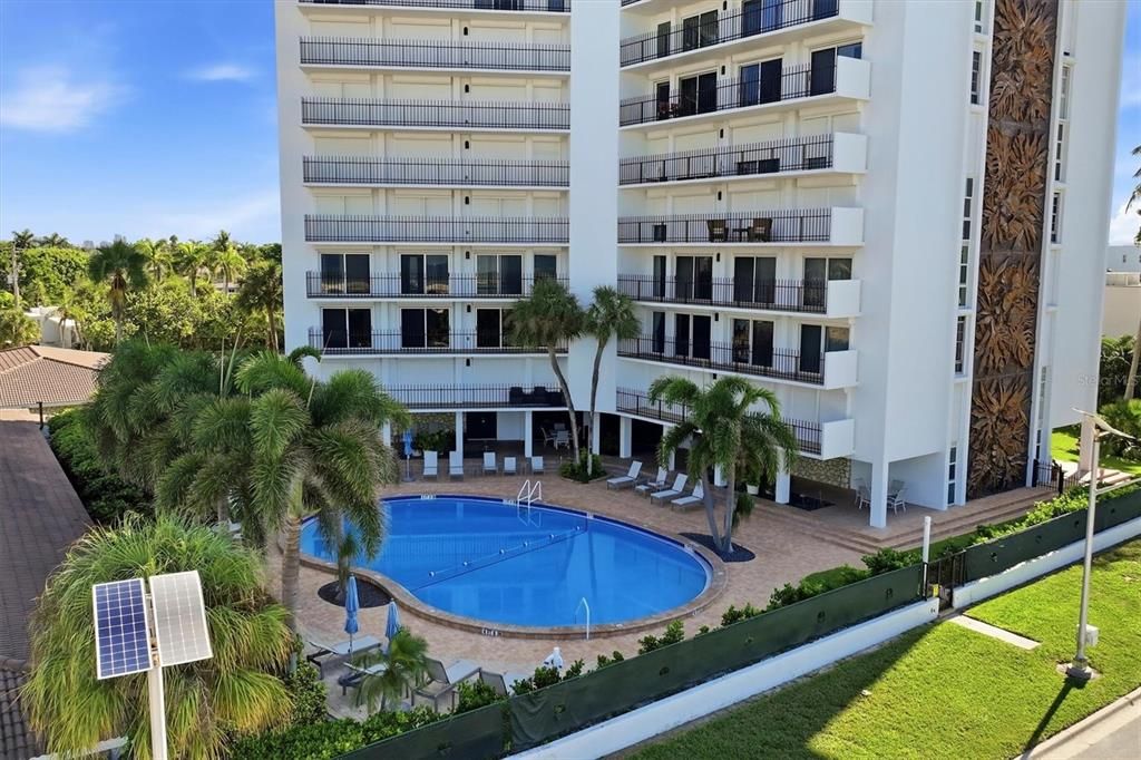 For Sale: $1,075,000 (2 beds, 2 baths, 1275 Square Feet)