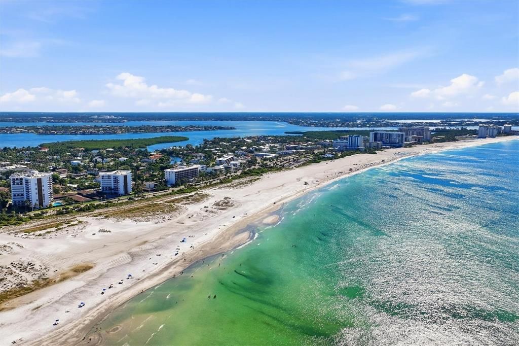 For Sale: $1,075,000 (2 beds, 2 baths, 1275 Square Feet)
