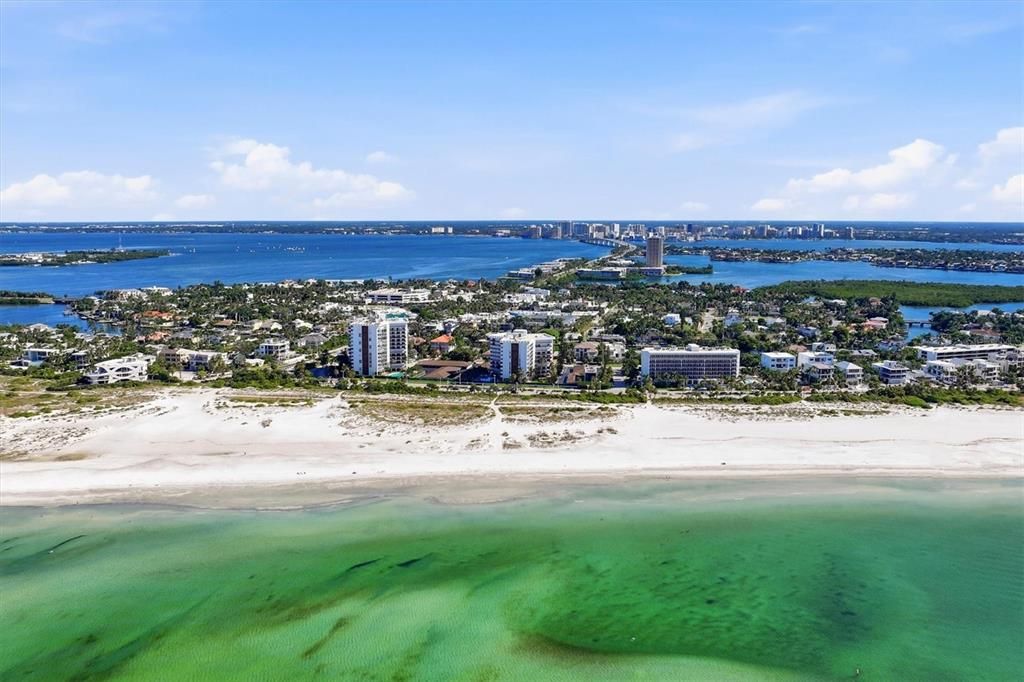 For Sale: $1,075,000 (2 beds, 2 baths, 1275 Square Feet)