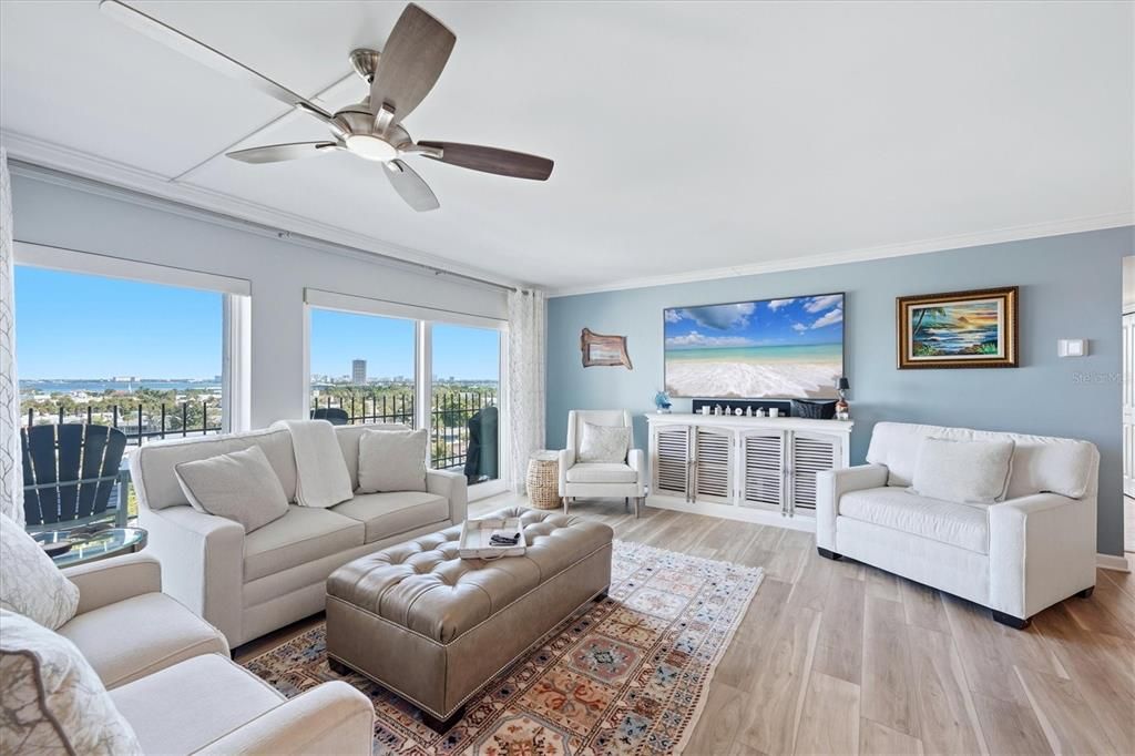 For Sale: $1,075,000 (2 beds, 2 baths, 1275 Square Feet)
