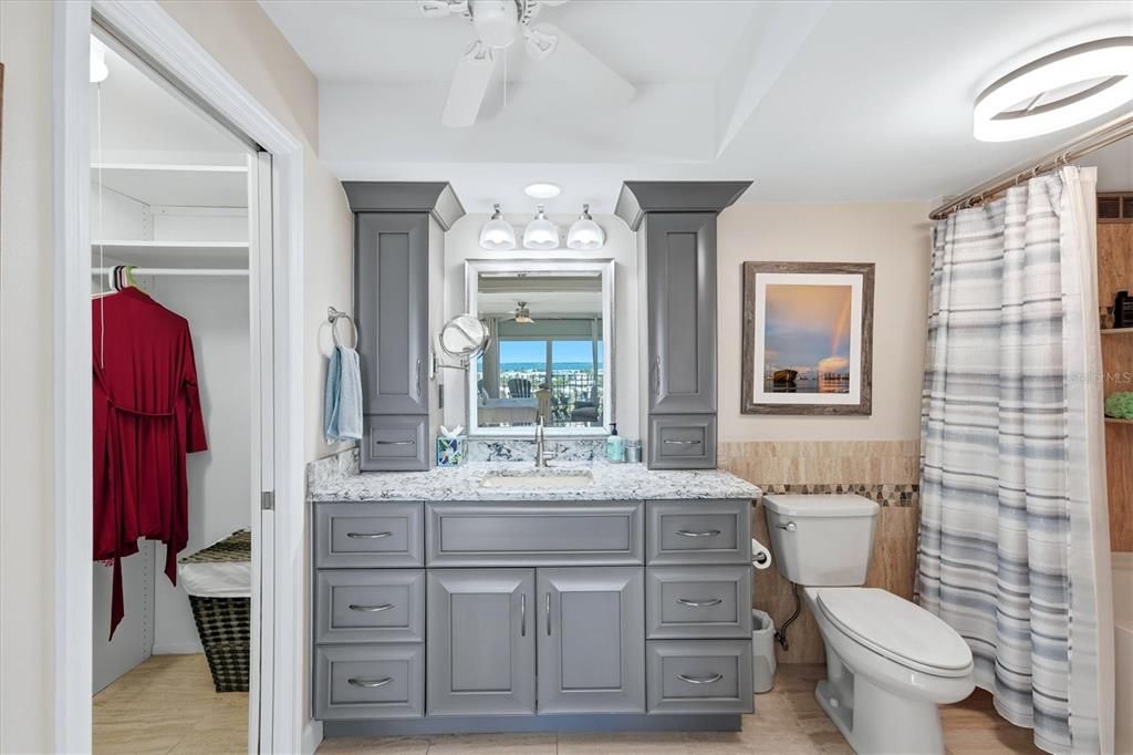 For Sale: $1,075,000 (2 beds, 2 baths, 1275 Square Feet)