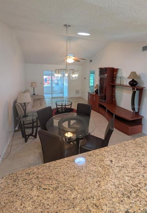 В аренду: $2,395 (2 спален, 2 ванн, 1013 Квадратных фут)