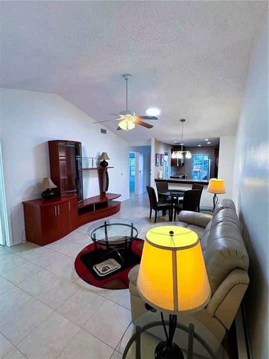 В аренду: $2,395 (2 спален, 2 ванн, 1013 Квадратных фут)