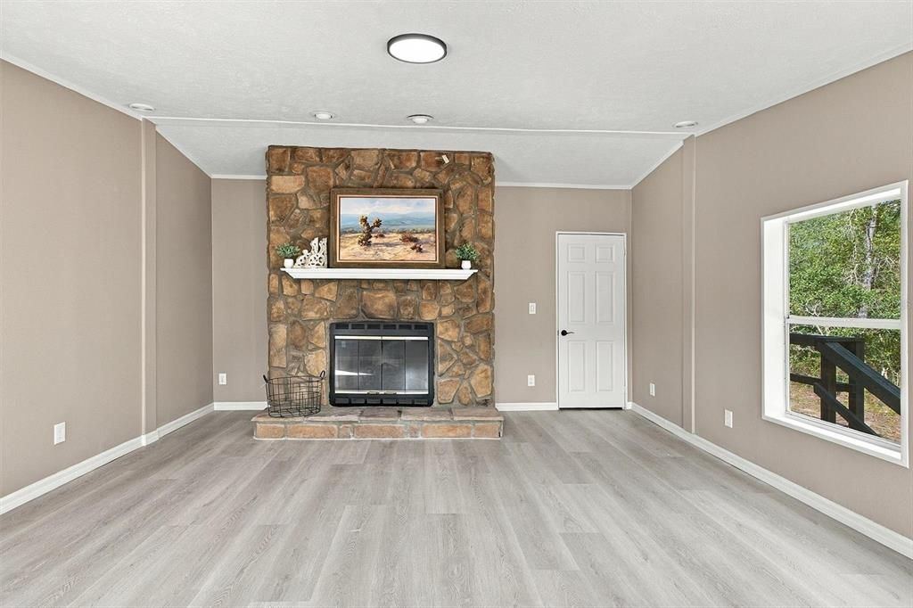 For Sale: $214,950 (4 beds, 2 baths, 2280 Square Feet)