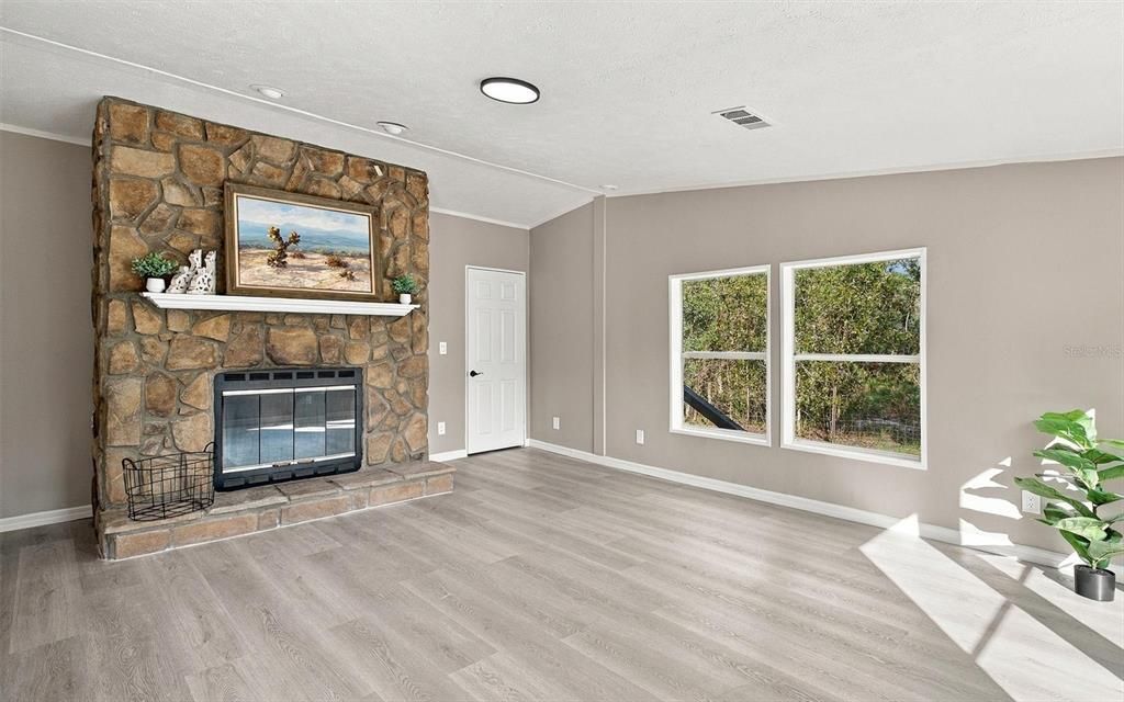 For Sale: $214,950 (4 beds, 2 baths, 2280 Square Feet)