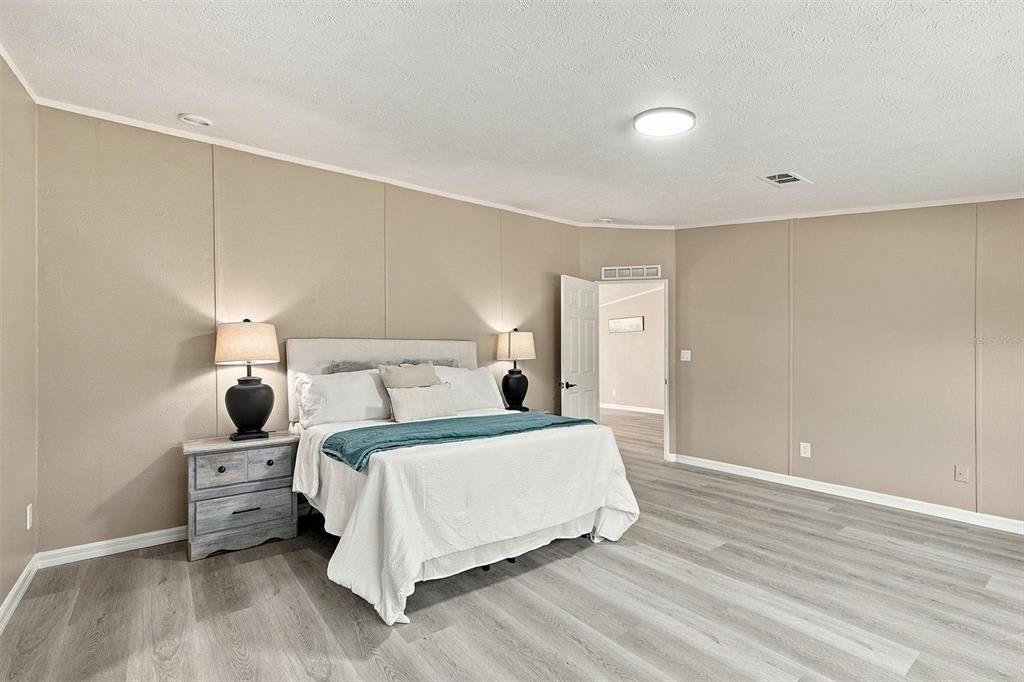 For Sale: $214,950 (4 beds, 2 baths, 2280 Square Feet)