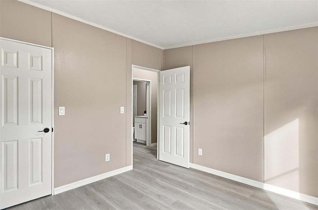 For Sale: $214,950 (4 beds, 2 baths, 2280 Square Feet)