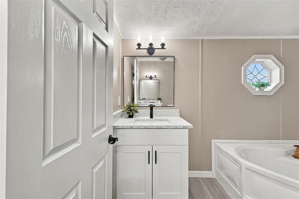 For Sale: $214,950 (4 beds, 2 baths, 2280 Square Feet)