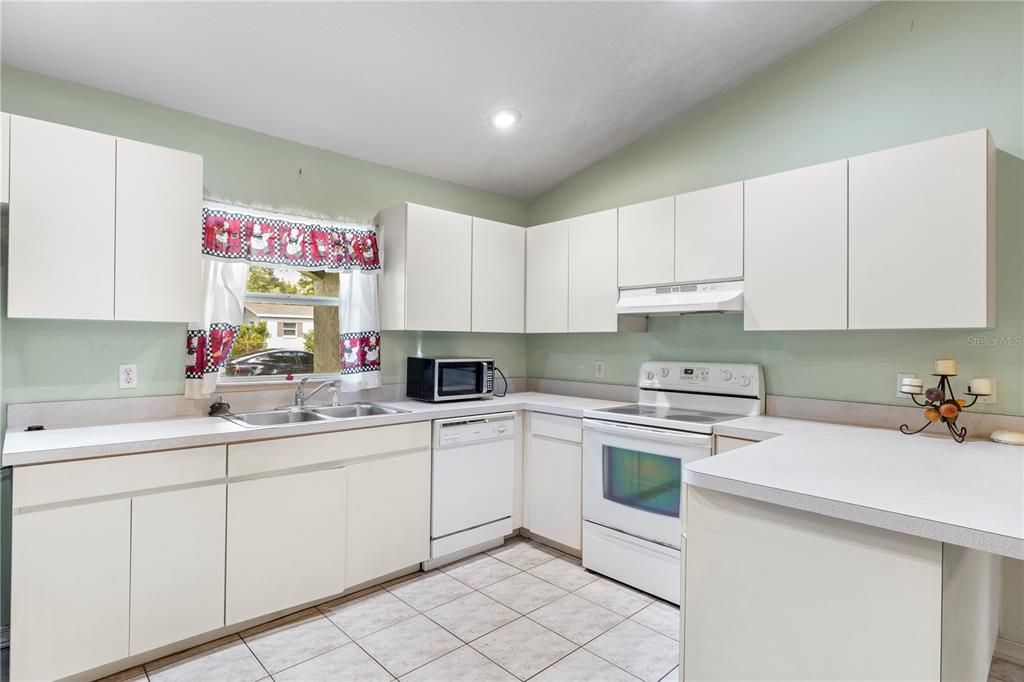 На продажу: $325,000 (3 спален, 2 ванн, 1404 Квадратных фут)