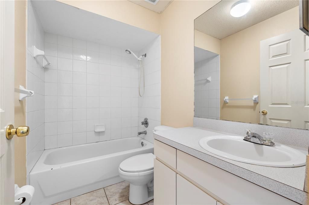 На продажу: $325,000 (3 спален, 2 ванн, 1404 Квадратных фут)