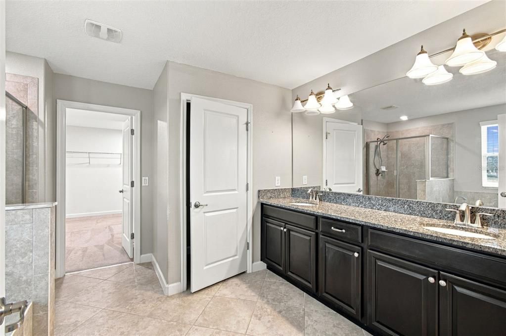For Sale: $410,000 (4 beds, 2 baths, 2974 Square Feet)