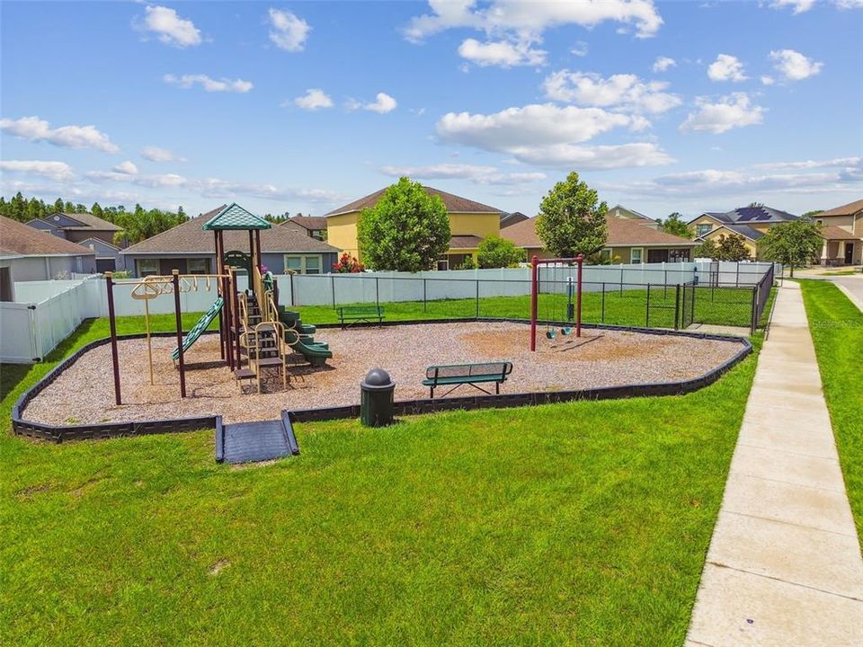For Sale: $410,000 (4 beds, 2 baths, 2974 Square Feet)
