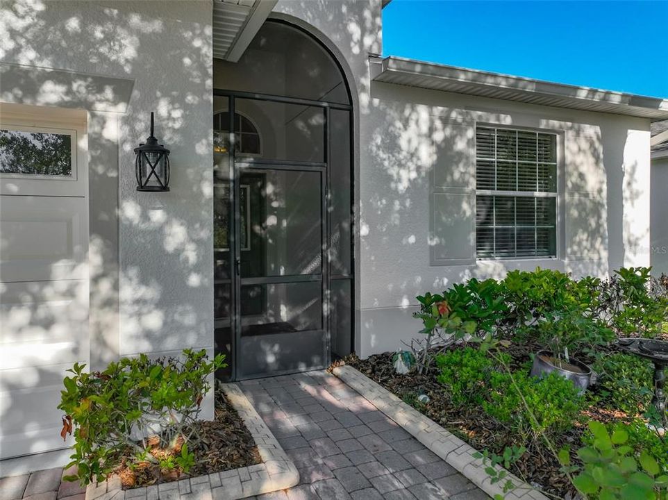 For Rent: $2,400 (3 beds, 2 baths, 1672 Square Feet)