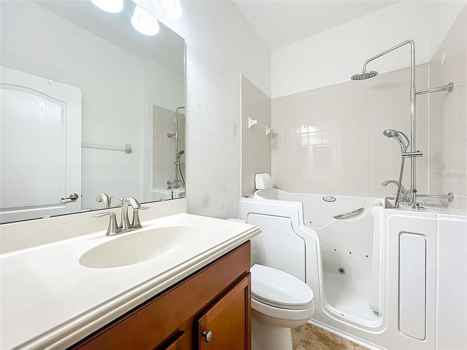 For Rent: $2,400 (3 beds, 2 baths, 1672 Square Feet)