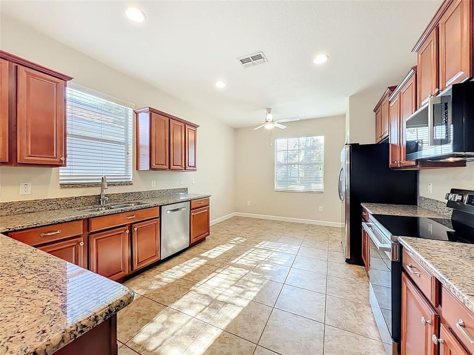 For Rent: $2,400 (3 beds, 2 baths, 1672 Square Feet)