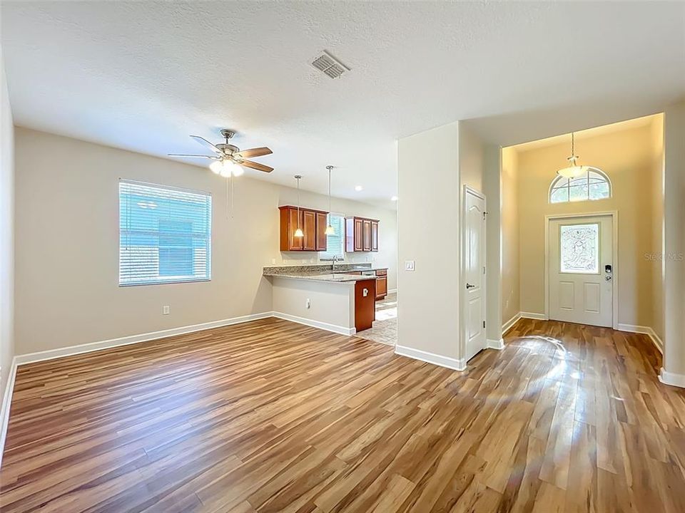 For Rent: $2,400 (3 beds, 2 baths, 1672 Square Feet)